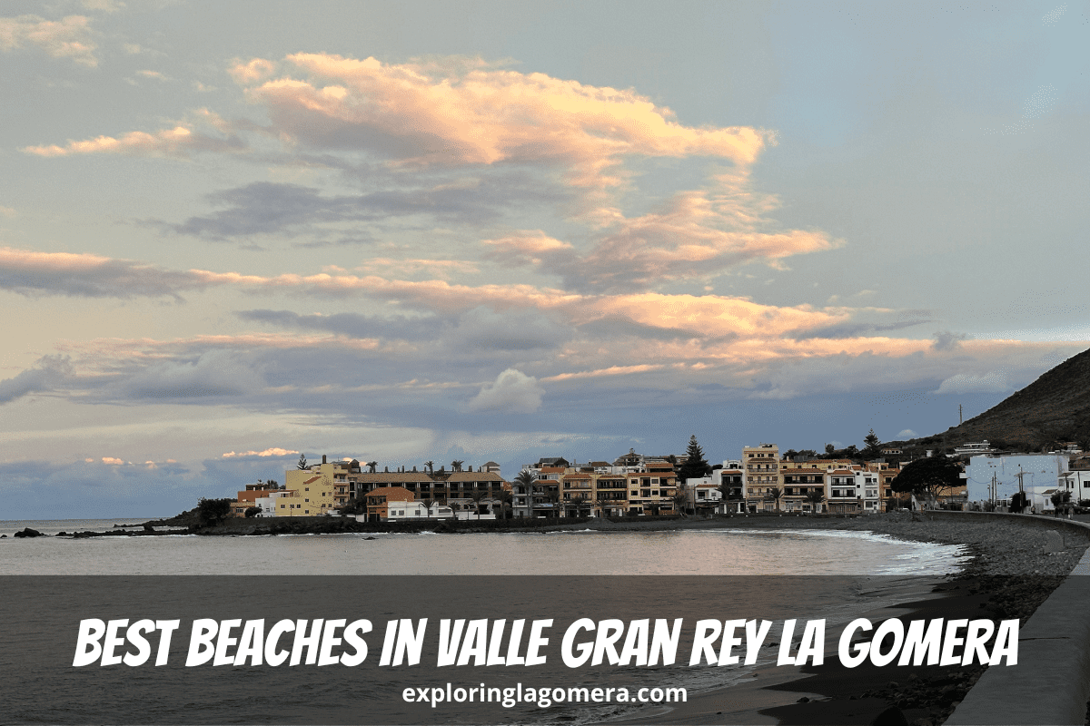 Playa De La Calera all'alba con ristoranti sullo sfondo una delle migliori spiagge di Valle Gran Rey La Gomera Isole Canarie Spagna